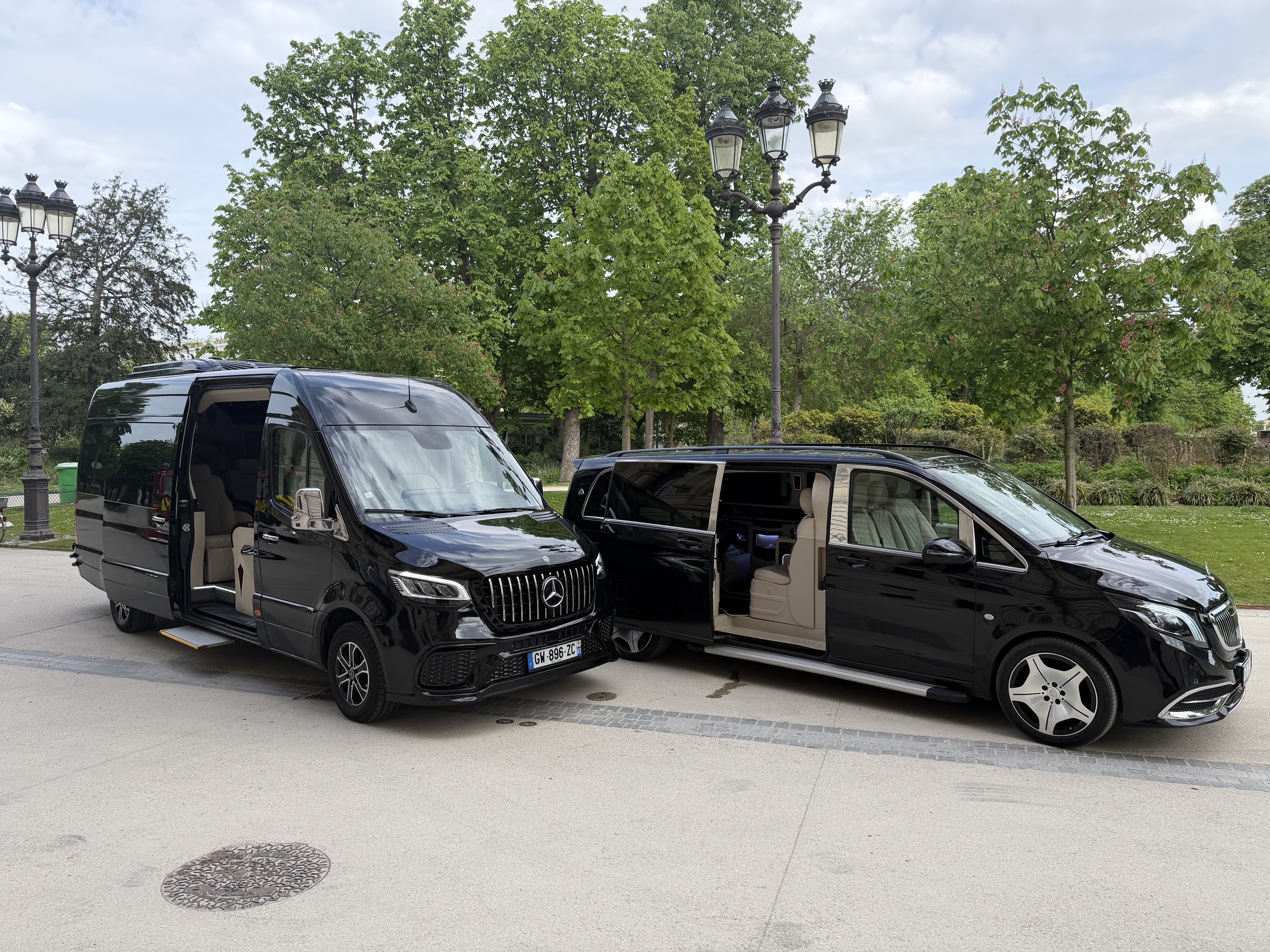 Van VIP Paris flotte Mercedes V-Class chauffeur privé transfert aéroport