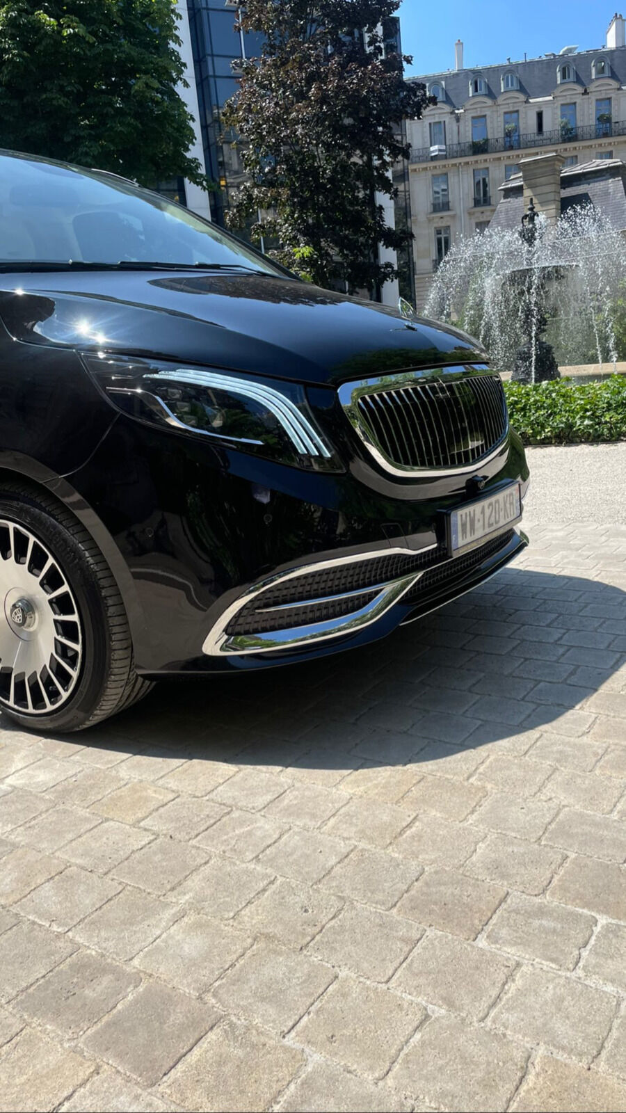 Calandre Mercedes Classe V Maybach Van VIP Paris — transfert luxe Paris-Monaco avec chauffeur privé