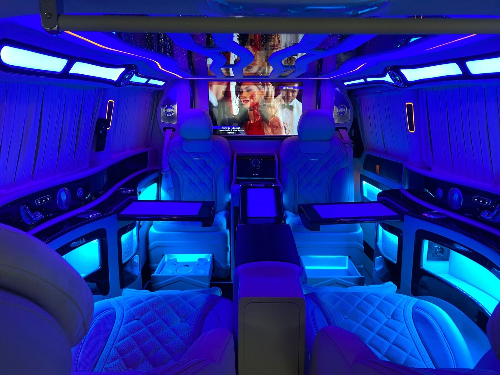 Intérieur Van VIP — Aéroport CDG