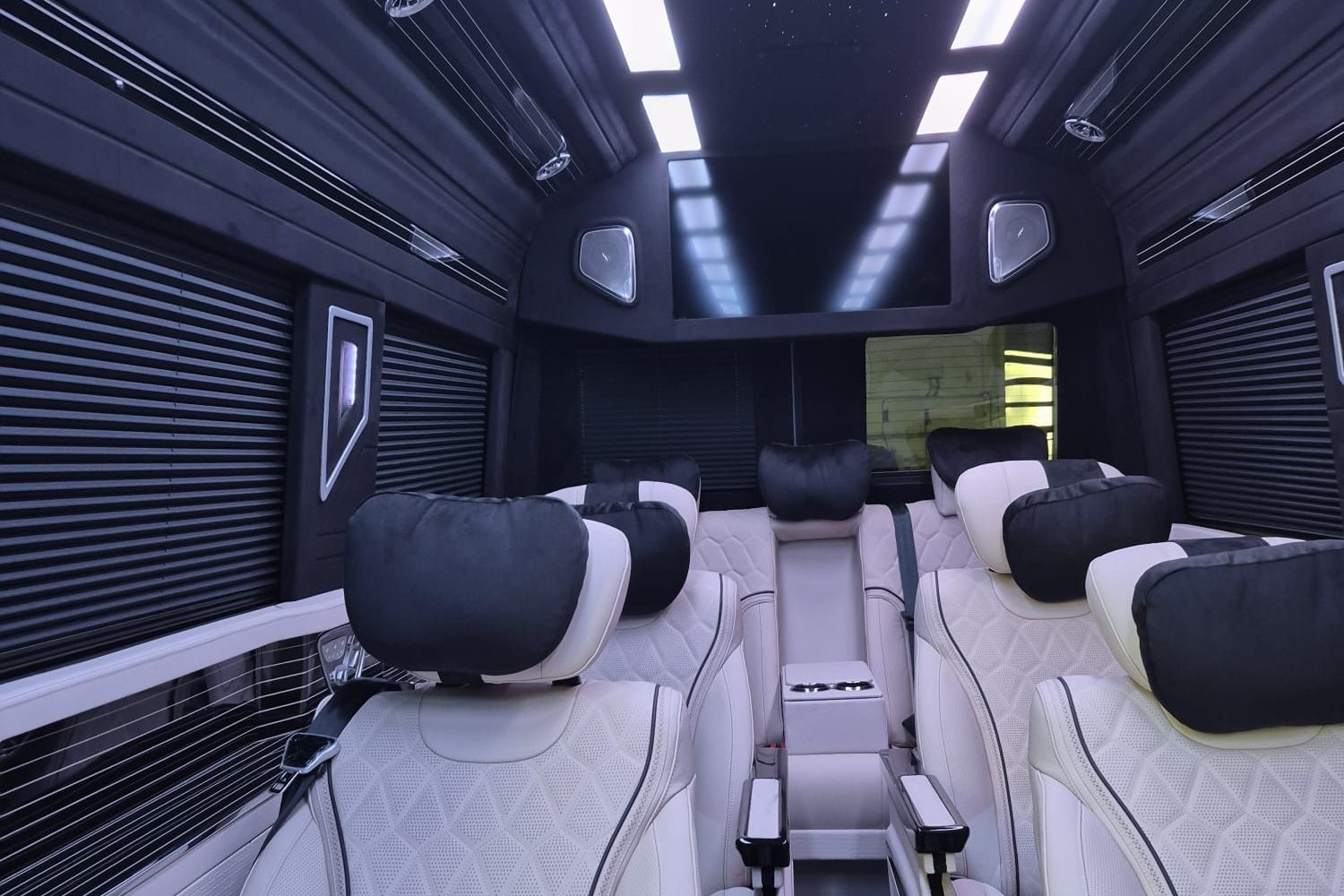 Van de luxe Paris — Sprinter VIP 9 places avec ciel étoilé, sièges en cuir et chauffeur privé