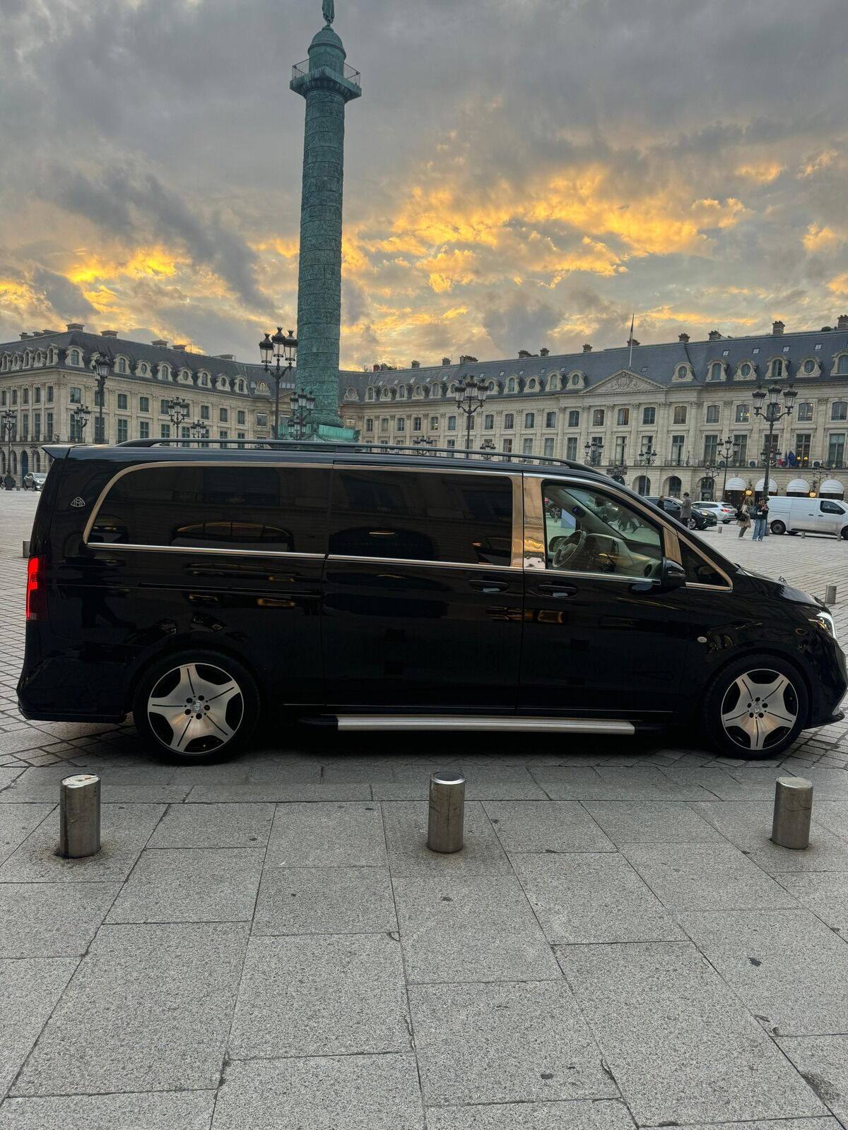Mercedes Van VIP Paris place Vendôme — transport mariage luxe et chauffeur privé Paris